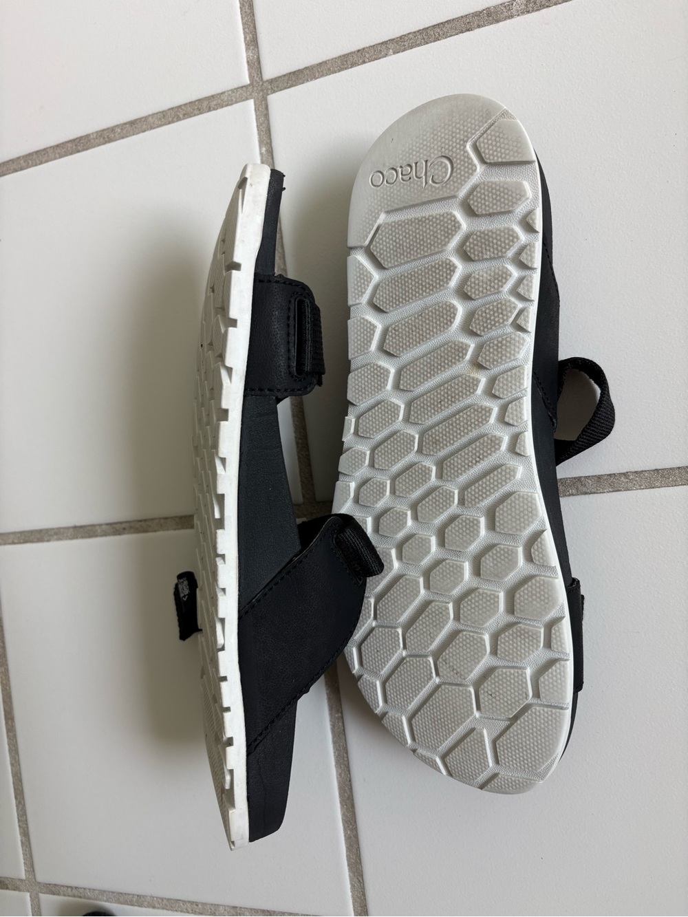 Chacos Black Adjustable Strap Women’s Sandals - Picture 4 of 6